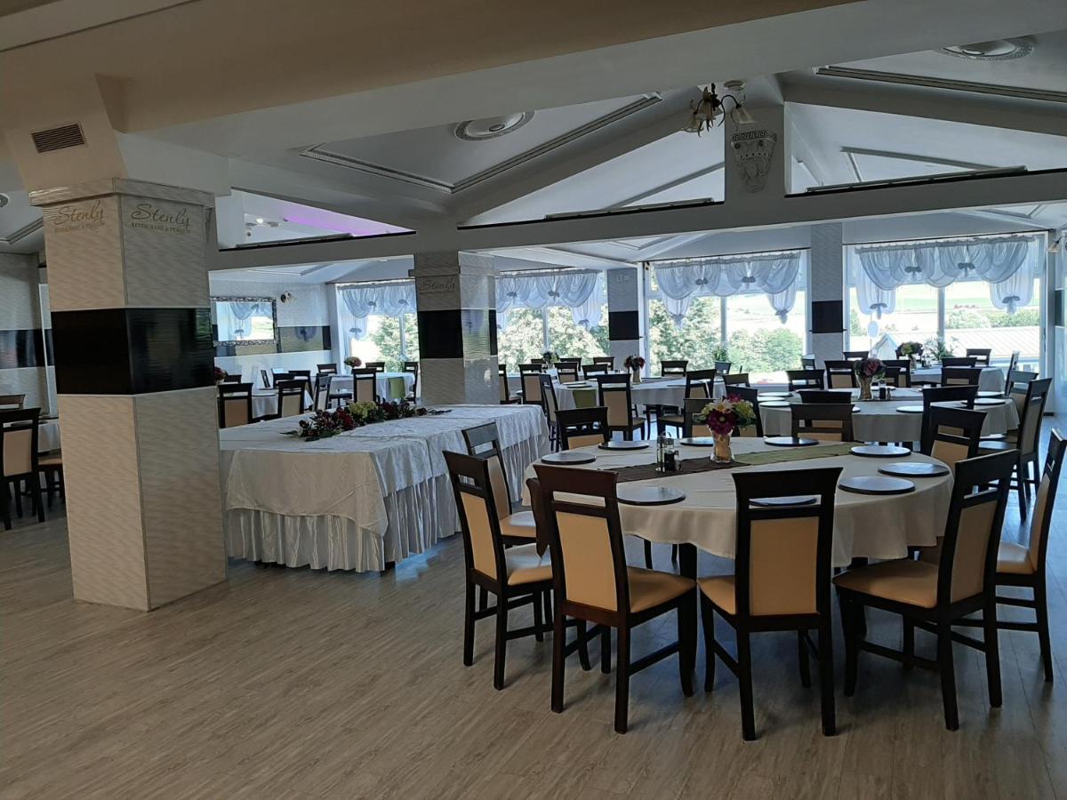 Restaurant&Pension Stenly Spissky Stvrtok Bagian luar foto